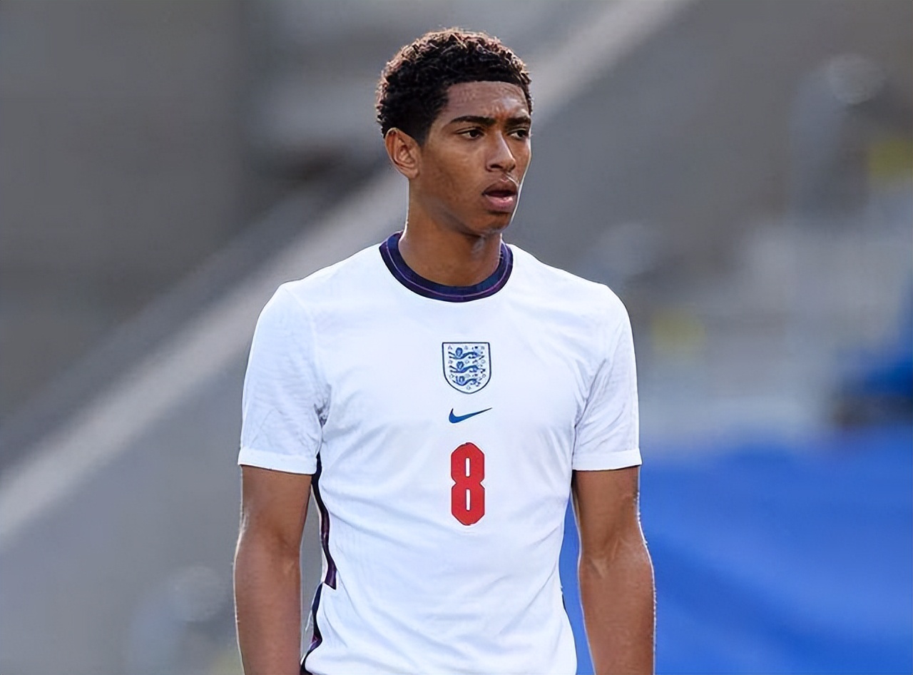 初生牛犊！费尔斯首节5中4怒砍10分4篮板3助攻（强势开局！费尔斯首节5投4中拿下10分4篮板3助攻）