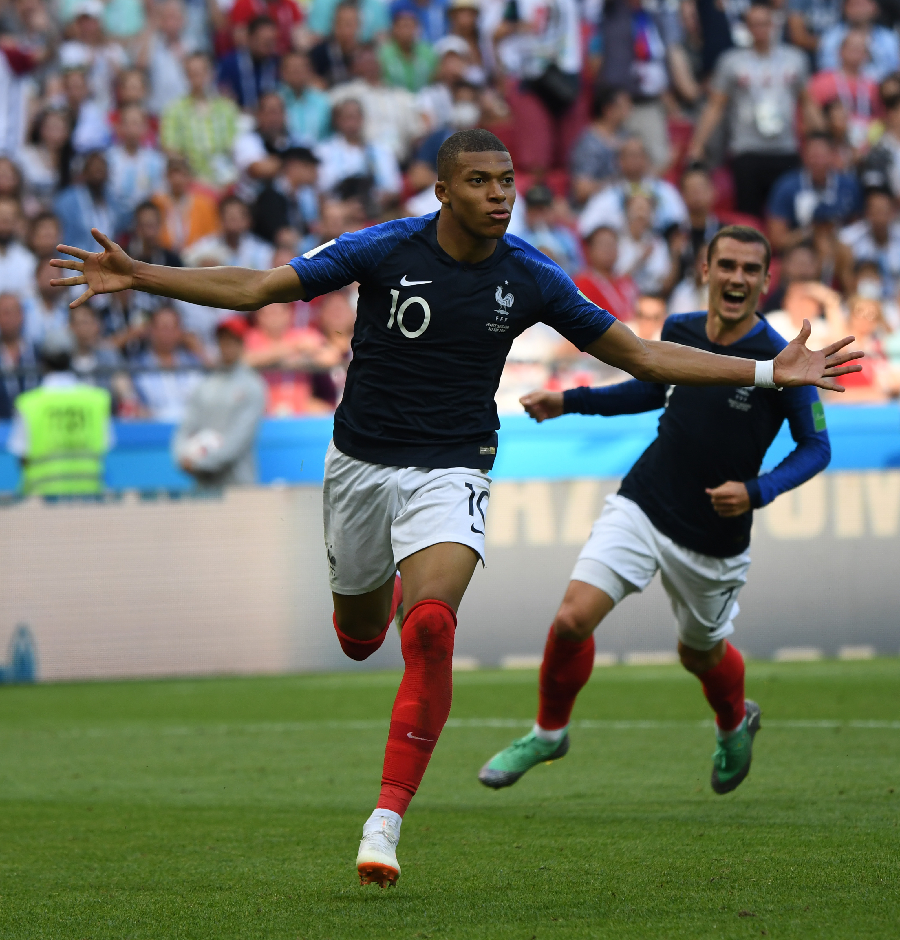 世预赛破门，若昂-内维斯斩获葡萄牙国家队生涯首球（若昂-内维斯世预赛建功，完成国家队处子破门）