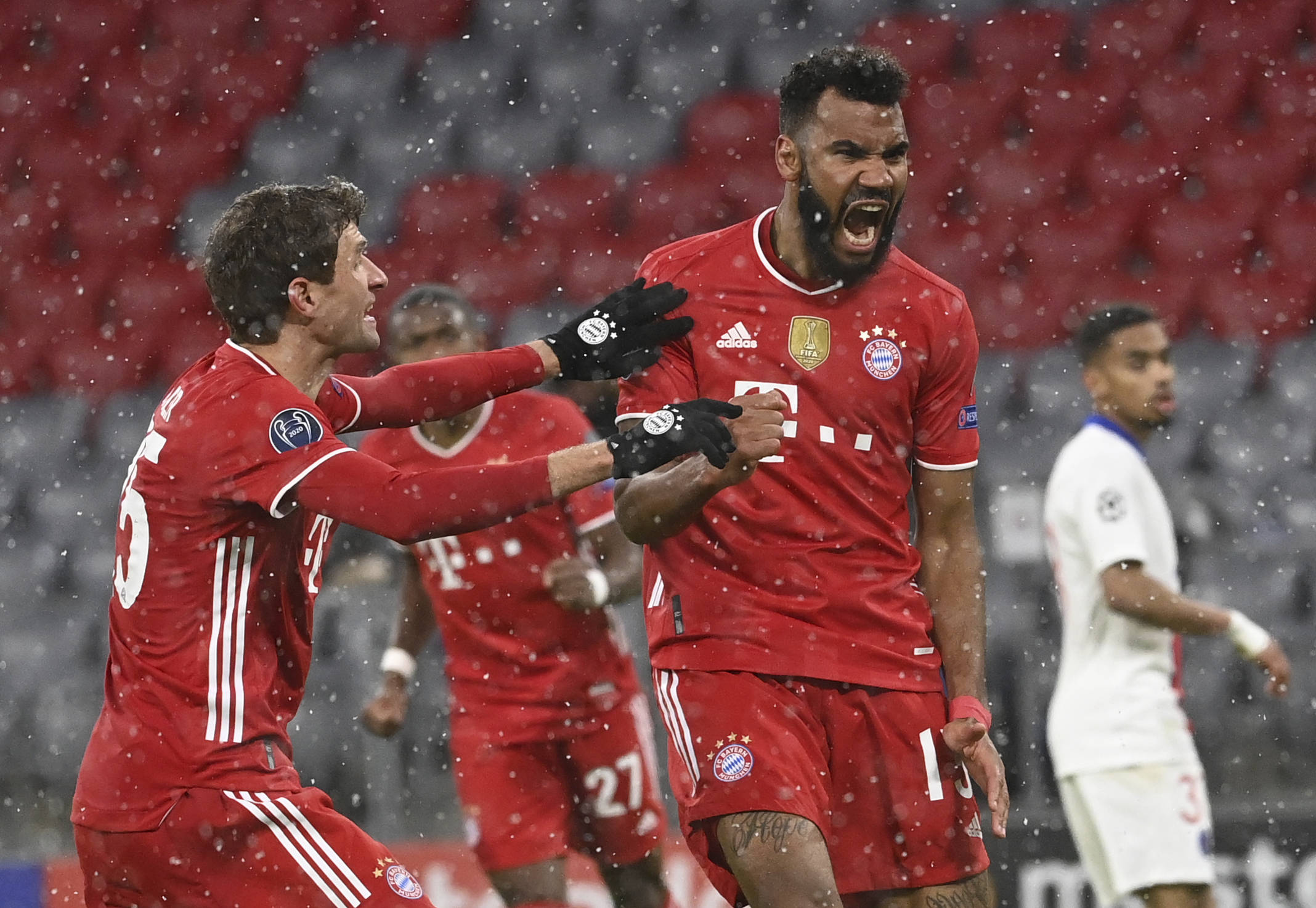 巴黎人报关注蓉城罚单：中国俱乐部因球迷种族歧视对方球员被罚6万欧（法媒《巴黎人报》聚焦：蓉城因球迷对对手球员实施种族歧视被罚6万欧）