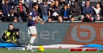 亨利：巴萨防线太差；阿森纳不丢球而拜仁总是进球（亨利：巴萨后防堪忧；阿森纳屡屡零封，拜仁频频破门）