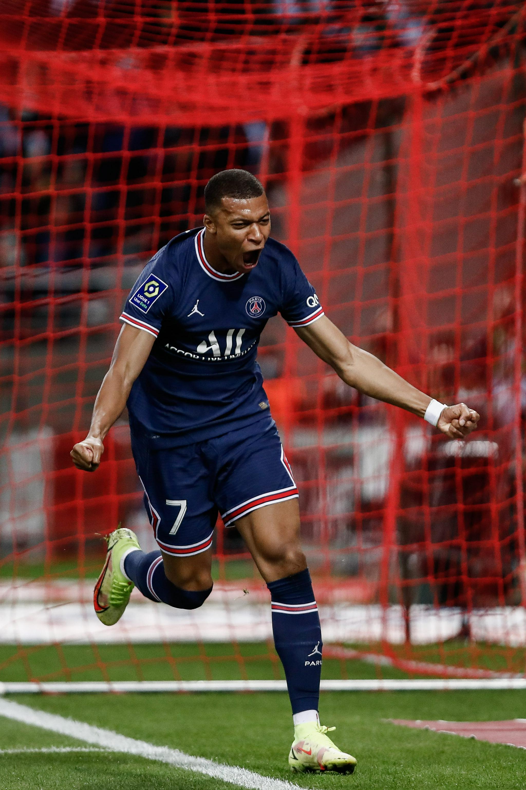 阿隆索：裁判的决定让我们抓狂，他纵容对方拖延时间的行为（阿隆索怒批裁判：判罚令人抓狂，纵容对手拖延时间）