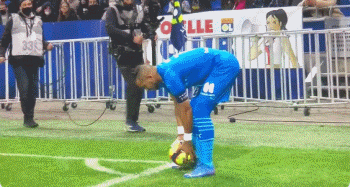 巴甲战报：塔利亚里独造3球，若热双响，尤文图德3-3克鲁塞罗（巴甲焦点：塔利亚里参与三球，若热梅开二度，尤文图德3-3战平克鲁塞罗）