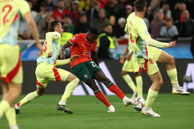 媒体人：山东泰山新赛季教练配置计划是韩鹏+外籍助教（媒体人透露：山东泰山新赛季教练组将由韩鹏联手外籍助教）