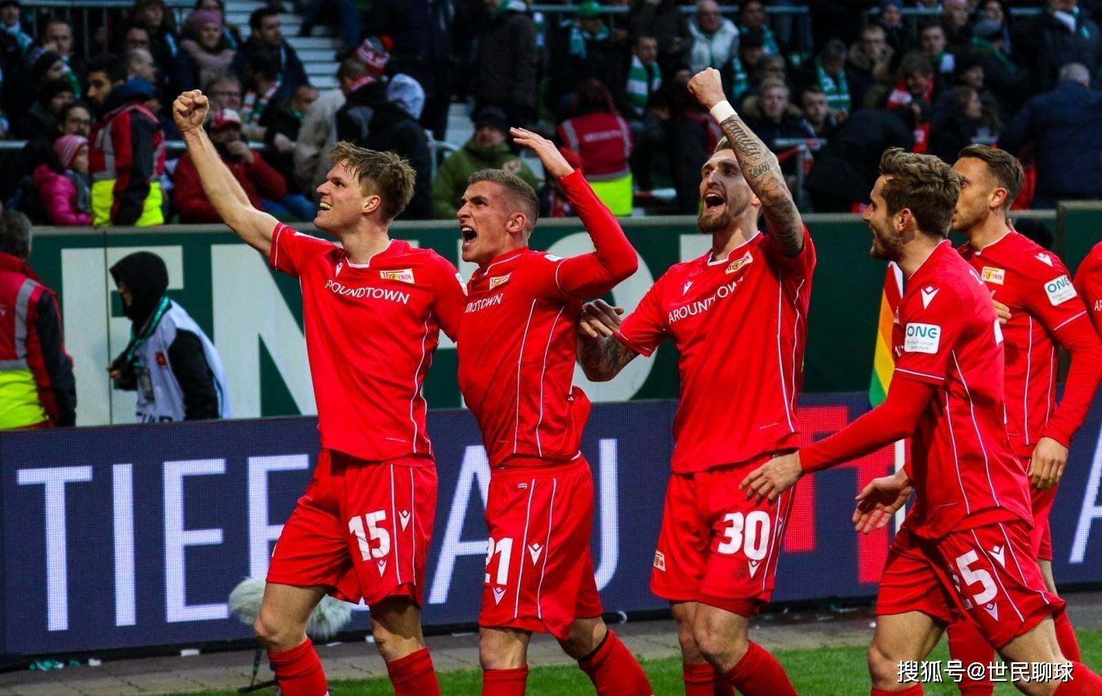 曼联官宣签一门将！阿莫林否认不信任青训，但拒绝保证新帝星能出场（曼联宣布引进门将！阿莫林称信任青训，却不保证新星出场机会）