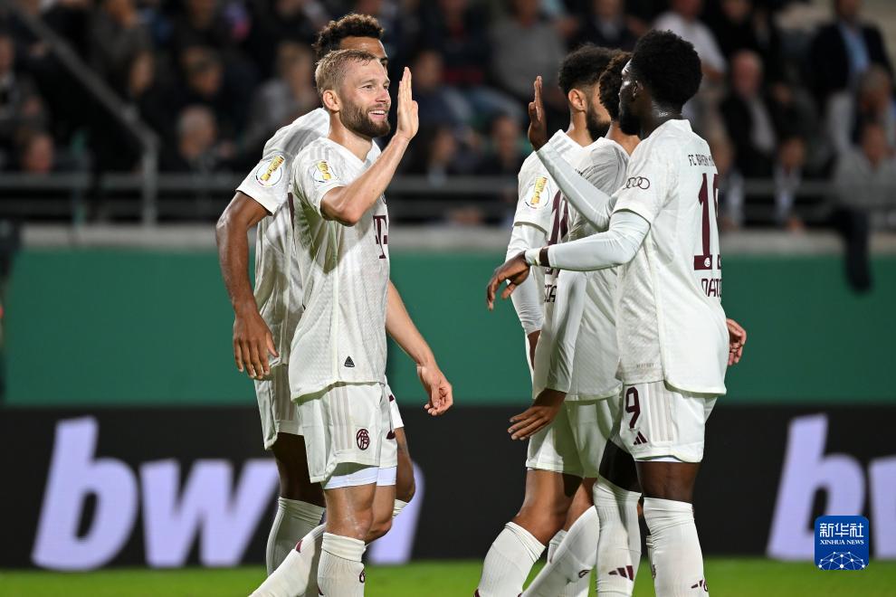 太强了！中国羽毛球又一天才横空出世，18岁少年连赢三位世界冠军（震撼！国羽再迎天才新星，18岁小将连胜三位世界冠军）