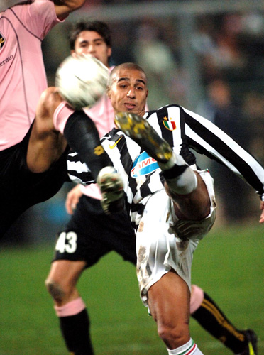 中国球员留洋要分几步走？看看日本足球的“参考答案”（中国球员留洋路线图：日本足球的可借鉴方案）