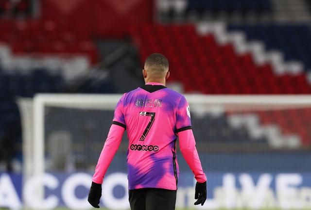 赵松源：想要帮助球队要先适应打法；希望脚下和头球兼备（赵松源：先融入战术再谈贡献，力求脚下技术与头球并重）