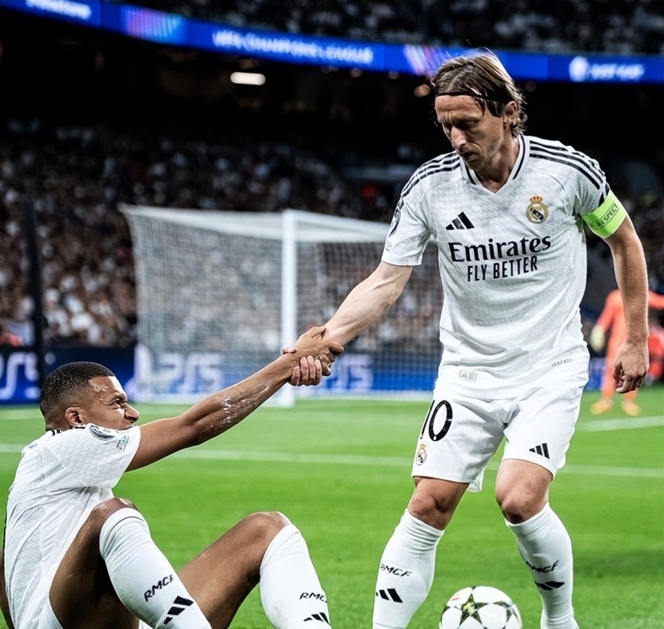 💡早报：利物浦1-0小胜国米；巴萨、拜仁皆逆转获胜（晨报：利物浦1-0险胜国米，巴萨和拜仁均完成逆转告捷）