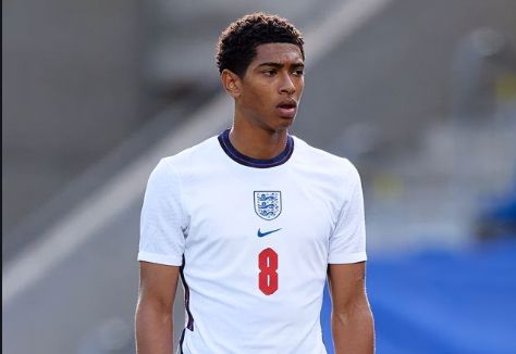 巴萨主帅换人神了！拉什福德出场4分钟助攻，赛季21场造15球超值（巴萨主帅神调度！拉什福德登场4分钟送助攻，21战15次参与进球物超所值）