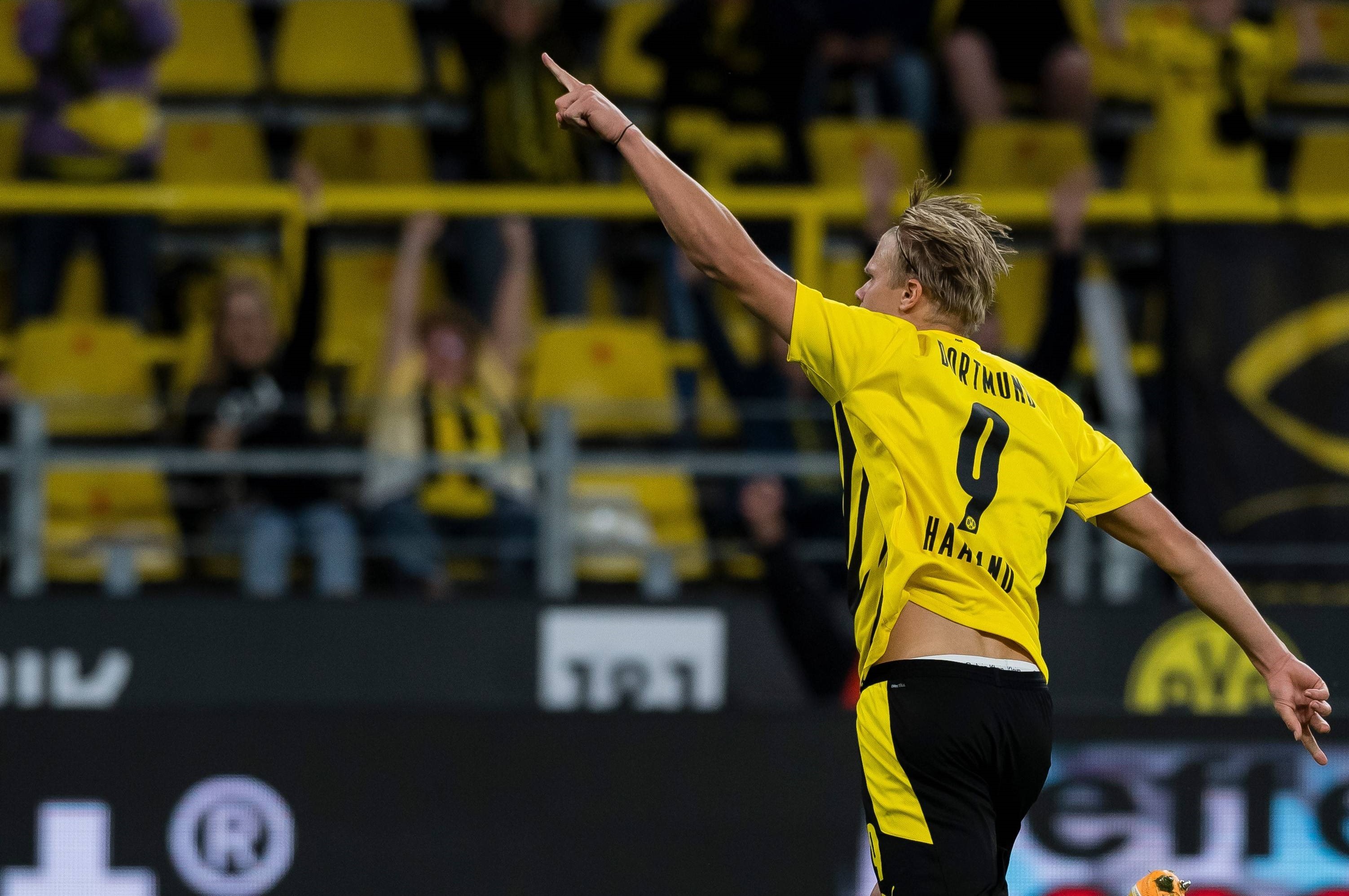 目睹15岁男孩山顶解说后，秘鲁甲转播商报销路费邀其出席联赛（15岁少年山顶解说走红，秘鲁甲转播商邀其到场并报销路费）