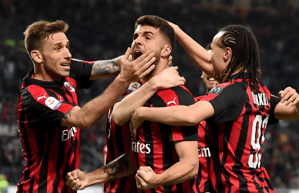 申军：二转前出现经济困难；球员从这走向豪门也是西海岸成功（申军：二转前财政吃紧；把球员送往豪门同样是西海岸的成功）