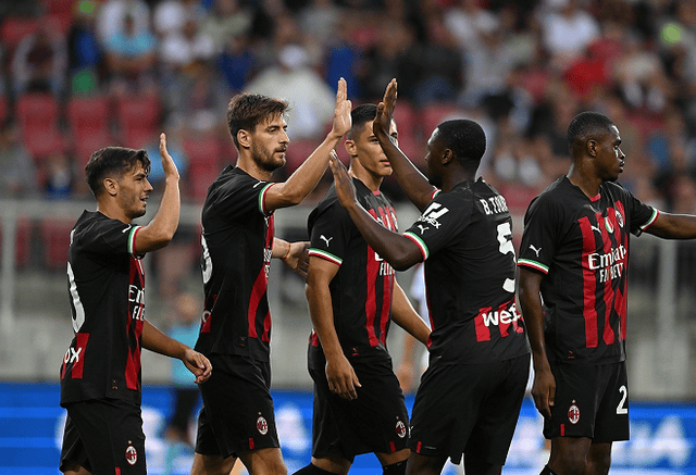 科莫vs萨索洛：尼科-帕斯、阿尔韦托-莫雷诺首发，马蒂奇、贝拉尔迪出战（科莫对阵萨索洛：尼科-帕斯、阿尔韦托-莫雷诺先发，马蒂奇与贝拉尔迪出战）