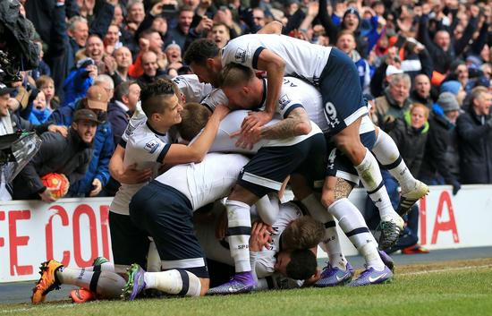 天空：曼联1月不会积极出售齐尔克泽，最近他发挥了一些作用（天空体育：曼联今冬不主动出售齐尔克泽，近期表现已有所贡献）