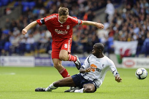 欧联杯-B费绝杀马奎尔失误 曼联2-1格拉斯哥流浪（欧联杯：B费补时绝杀，马奎尔失误，曼联2-1击败格拉斯哥流浪者）