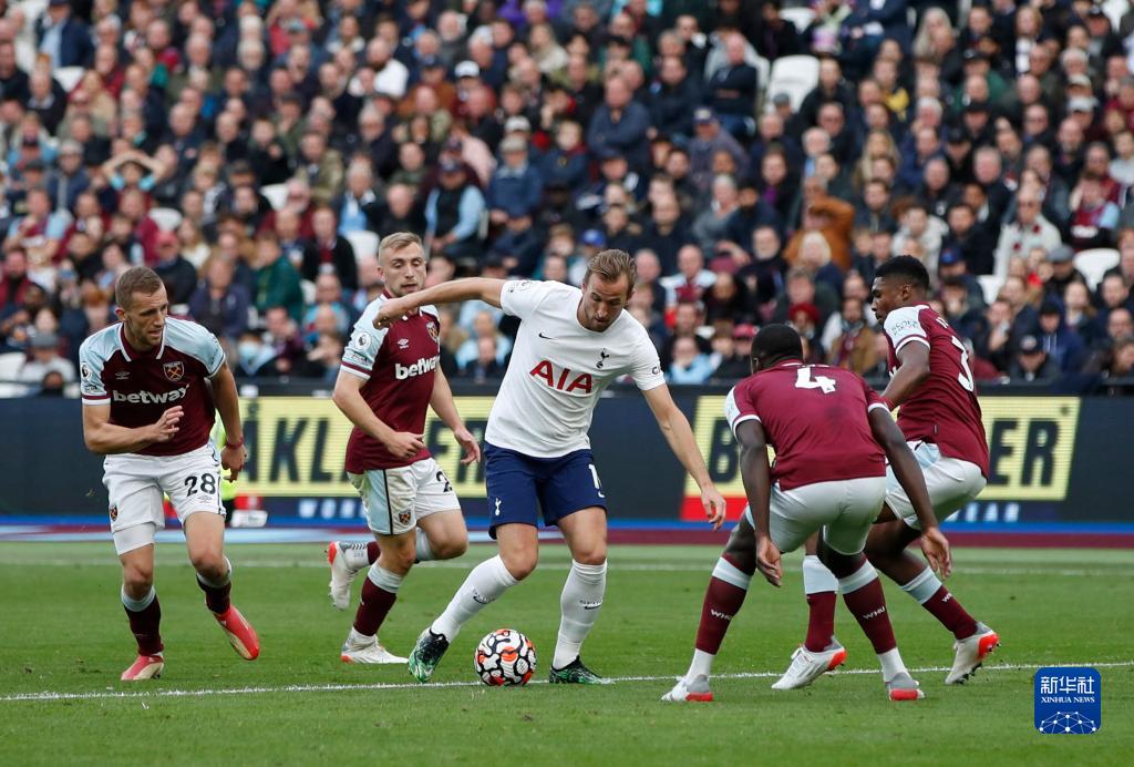 皇马对塞维利亚裁判确定，上赛季未罚下飞铲姆巴佩球员惹争议（皇马战塞维利亚主裁确定：曾因上季未将飞铲姆巴佩者罚下而引争议）