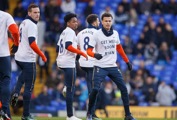 记者：埃斯特旺已抵达伦敦，周一将跟随切尔西训练（埃斯特旺已到伦敦，周一将随切尔西合练）