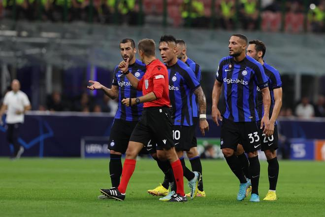 伊卡尔迪：隔了5个月终于见到女儿了，我不需要解释场外的事情